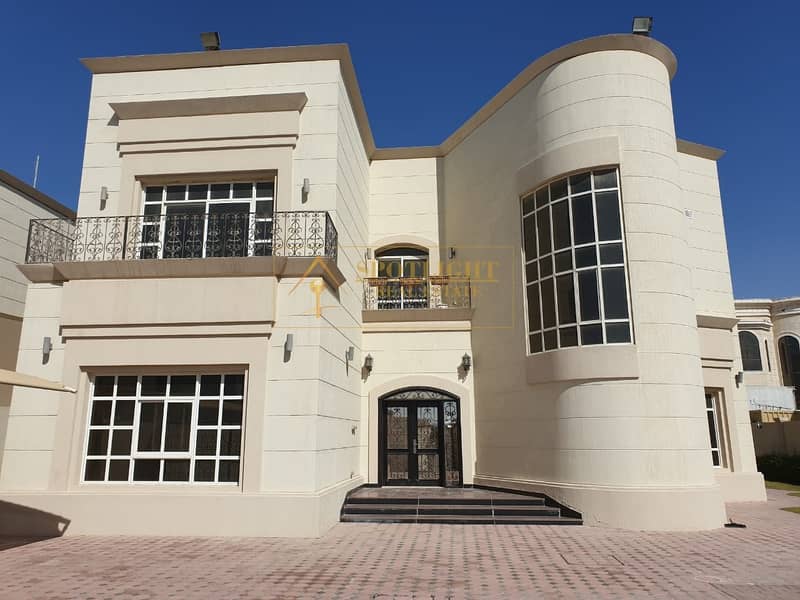 spacious 5 bedroom villa in al barsha south