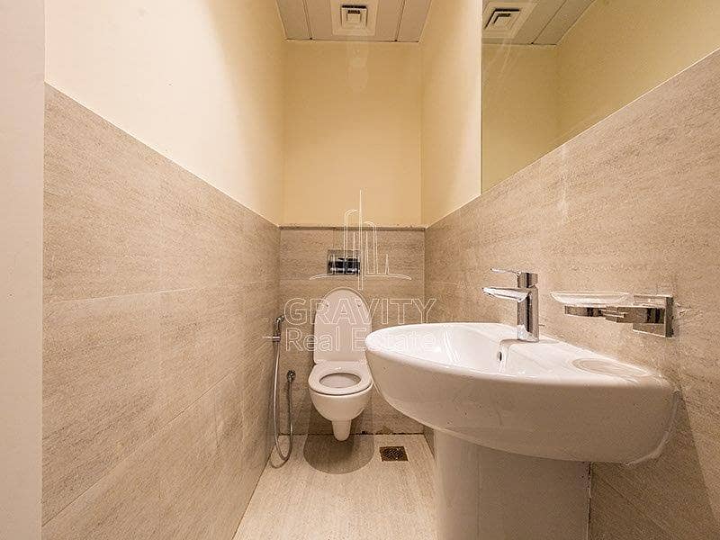 8 toilet-in-oasis-masdar-city. jpg