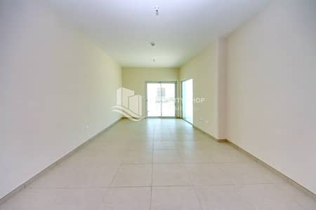 阿尔雷姆岛， 阿布扎比 2 卧室单位待售 - 2-bedroom-apartment-al-reem-island-shams-abu-dhabi-amaya-tower-living-area. JPG