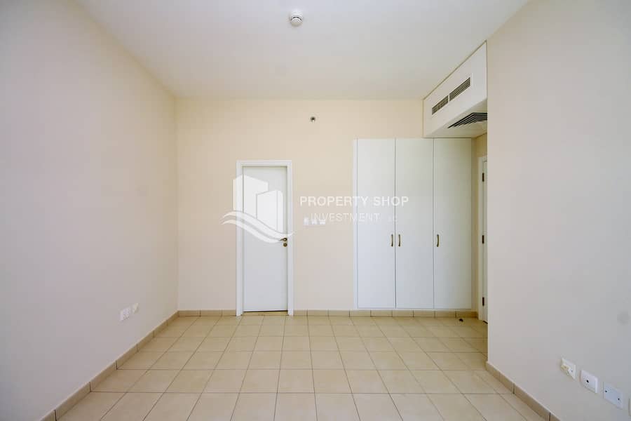 5 2-bedroom-apartment-al-reem-island-shams-abu-dhabi-amaya-tower-cabinet. JPG