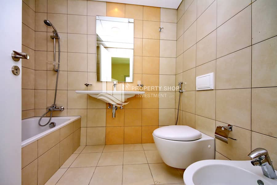 10 2-bedroom-apartment-al-reem-island-shams-abu-dhabi-amaya-tower-master-bathroom. JPG