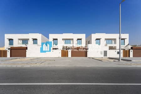 5 Bedroom Villa for Rent in Khalifa City, Abu Dhabi - Vacant 5BR+M | Brand New Villa  | Front Yard