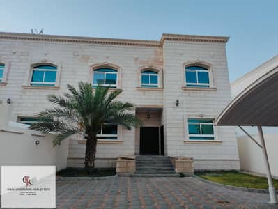 In Compound Private Entrance 5 MBR Villa With Yard / Outside Maid In MBZ City