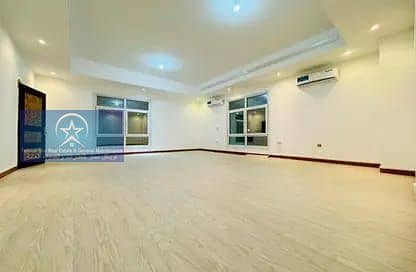 Fabolous Huge Studio With Private Entrance  Separate Kitchen And Washroom near Safeer Mall