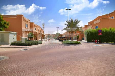 فیلا 5 غرف نوم للبيع في الريف، أبوظبي - External Photo of Meditteranean Village Al Reef Villas Al Reef Abu Dhabi UAE (10). jpg