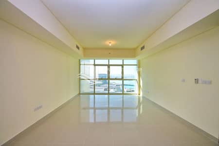 شقة 1 غرفة نوم للايجار في جزيرة الريم، أبوظبي - 1-bedroom-apartment-al-reem-island-marina-square-tala-tower-living-area. JPG