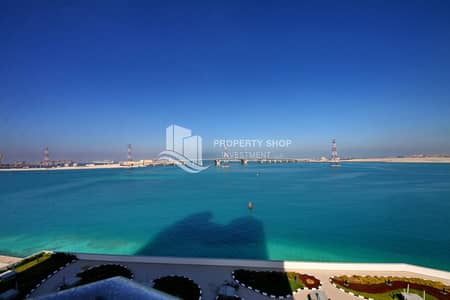 阿尔雷姆岛， 阿布扎比 2 卧室公寓待租 - 2-bedroom-apartment-al-reem-island-shams-abu-dhabi-sea-view-tower-view from-balcony. JPG