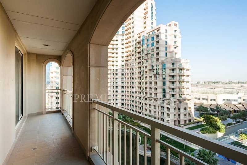 Spacious 2 Bedroom Apartment with Lake view
