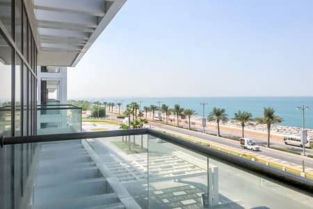 2 Bedroom Flat for Rent in Palm Jumeirah, Dubai - Sea View | Bright and Spacious Unit | Vacant