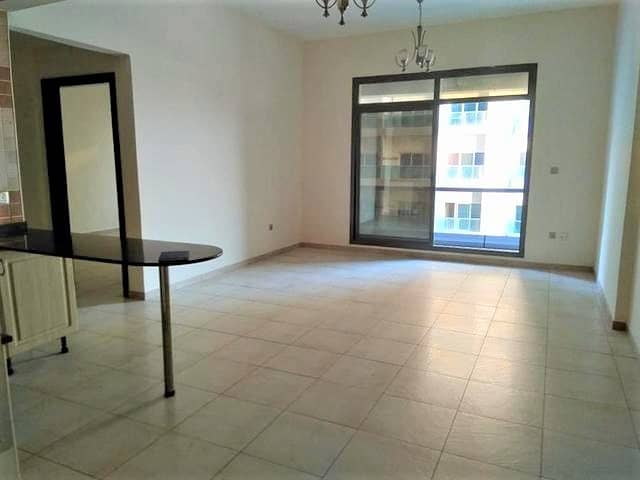 شقة في برج حمزة،مدينة دبي الرياضية 2 غرف 65000 درهم - 3926779