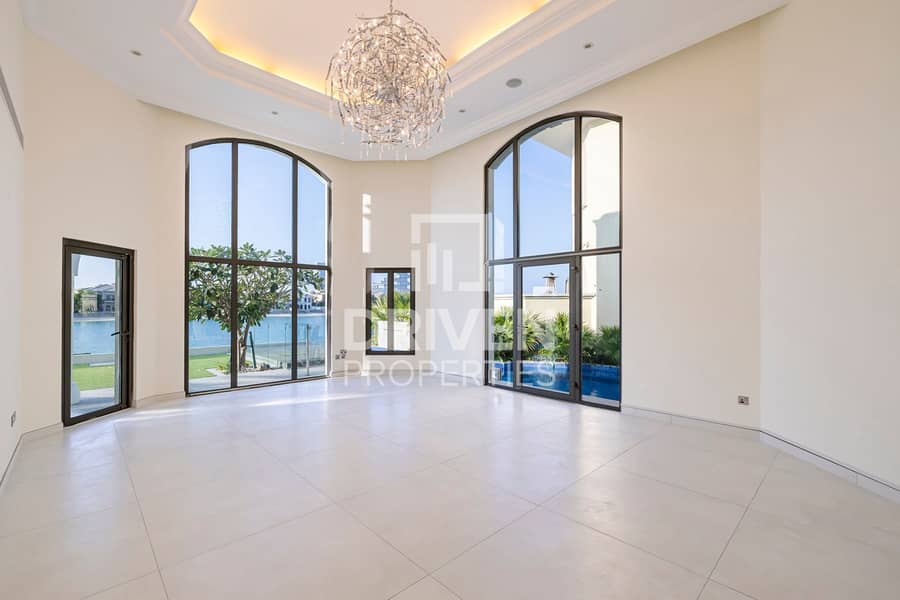 Spacious and Luxurious Villa with Sea View