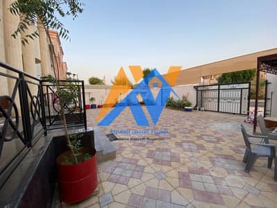 Annex for rent in Al-Rawda 2 / Non-Arab nationalities wanted / Annex in a villa for rent, 2 rooms and a hall with a separate kitchen, balcony and roof