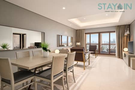 朱美拉棕榈岛， 迪拜 3 卧室单位待租 - Family Three Bedroom Palm View Apartment - Living Room. jpg