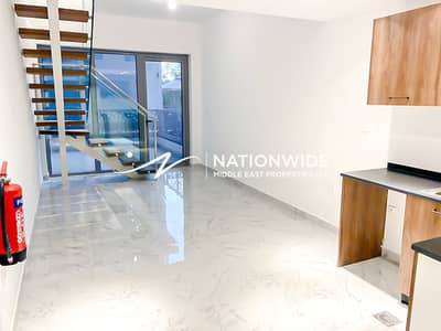 2 Bedroom Apartment for Sale in Masdar City, Abu Dhabi - Elegant 2BR Duplex|Best Facilities|Calm Lifestyle