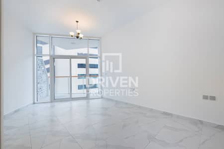 Studio for Rent in Business Bay, Dubai - Bright | Partial Canal View | Cozy Studio