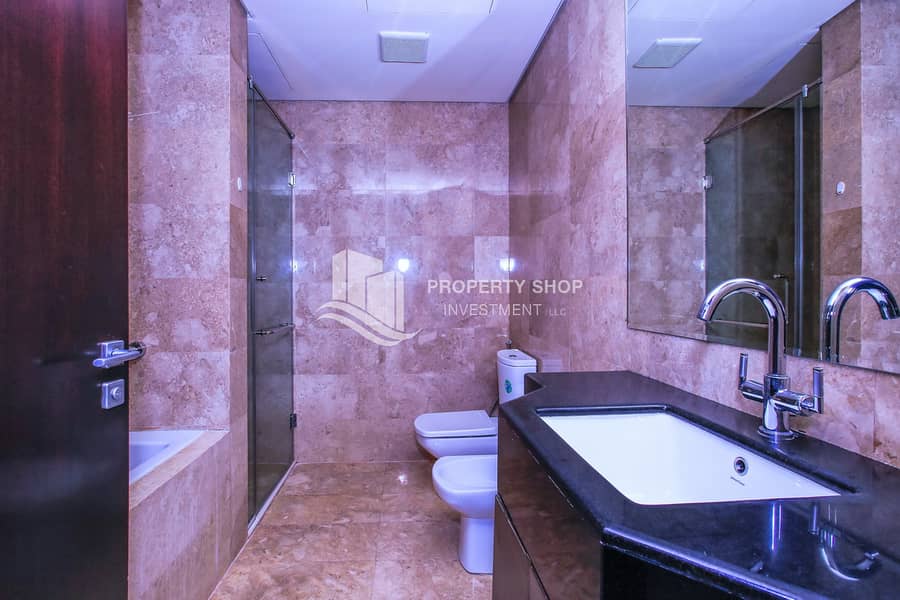 9 2-bedroom-apartment-al-reem-island-marina-square-ocean-terrace-master-bathroom-1. JPG