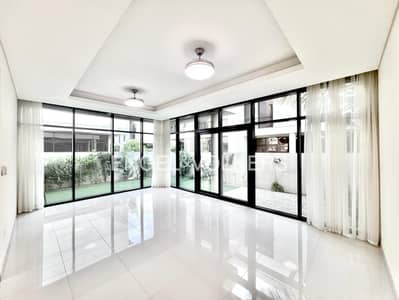 3 Bedroom Villa for Rent in DAMAC Hills, Dubai - End Unit | Bright Layout | Maid's Room