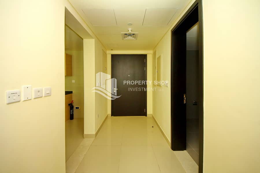 5 1-bedroom-apartment-abu-dhabi-al-reem-island-marina-square-tala-tower-foyer. JPG