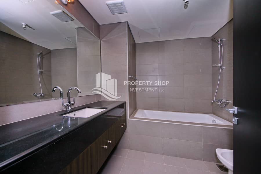 8 1-bedroom-apartment-abu-dhabi-al-reem-island-marina-square-tala-tower-bathroom. JPG
