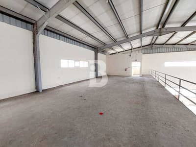 Warehouse for Rent in Mussafah, Abu Dhabi - Easy Access Warehouse | Great Price | Mezzanine`