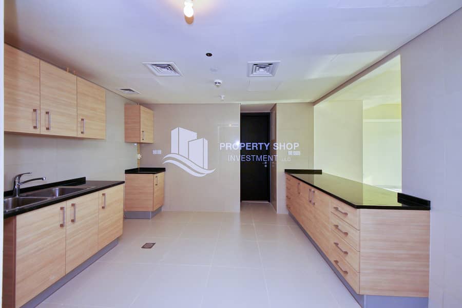 10 3-bedroom-apartment-abu-dhabi-al-reem-island-marina-square-tala-tower-kitchen. JPG