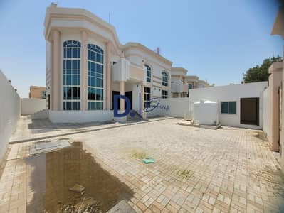 5 Bedroom Villa for Rent in Khalifa City, Abu Dhabi - Lavish Villa 5BR +Maid room +closed Kitchen