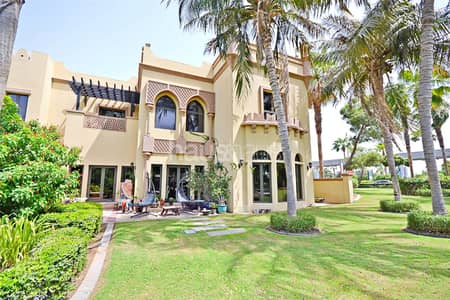 4 Bedroom Villa for Rent in Palm Jumeirah, Dubai - Unfurnished | C Cove | Roof top terrace