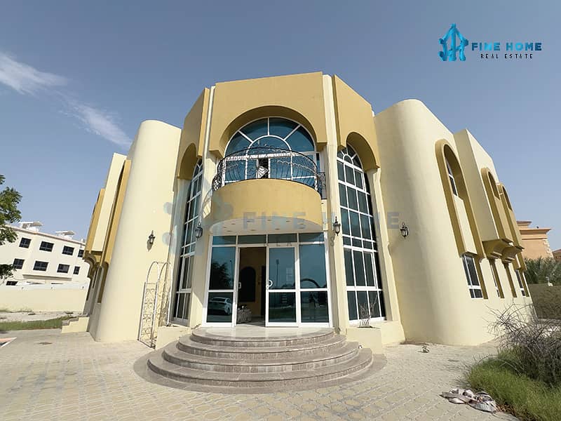 For sale| Fantastic villa 10BR | Garden |2 Majlis|