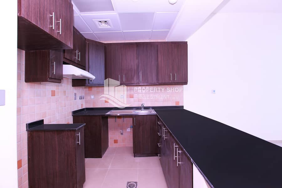 4 studio-apartment-abu-dhabi-al-reem-island-city-of-lights-hydra-avenue-kitchen. JPG