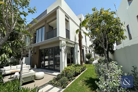 4 Bedroom Villa for Sale in Tilal Al Ghaf, Dubai - Open Kitchen | Single Row | Entertain Suite