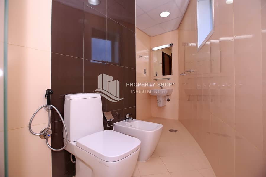 11 2-bedroom-abu-dhabi-al-reem-island-city-of-lights-hydra-avenue-bathroom-2. JPG