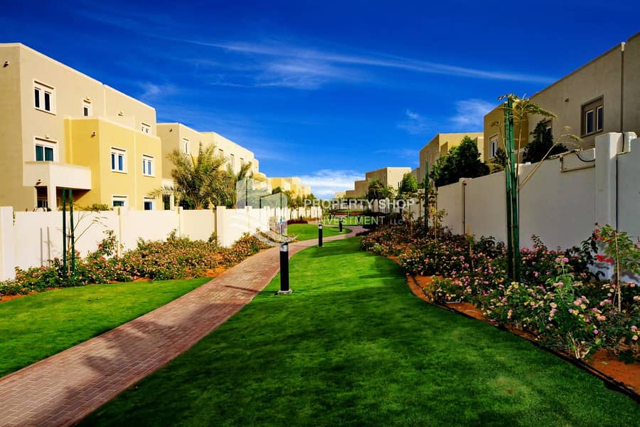 15 3-bedroom-villa-abu-dhabi-al-reef-desert-village-community-garden. JPG