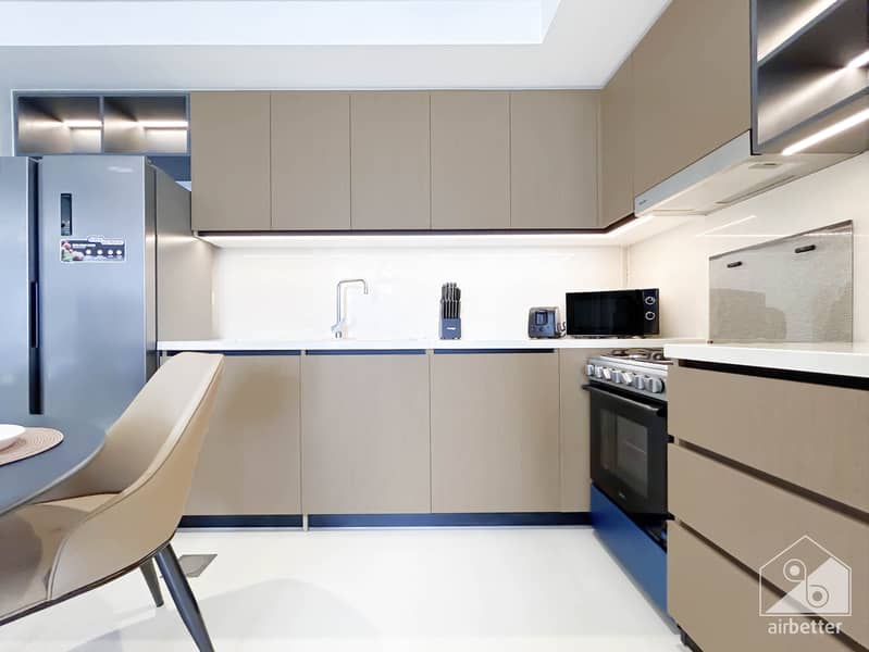 18 Crown Tower - 2901-Kitchen-3. jpg