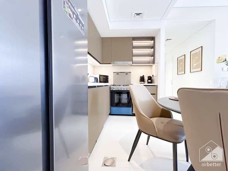 20 Crown Tower - 2901-Kitchen-5. jpg