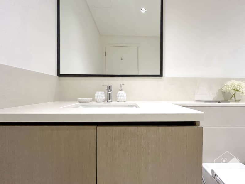 50 Crown Tower - 2901-WC-1. jpg