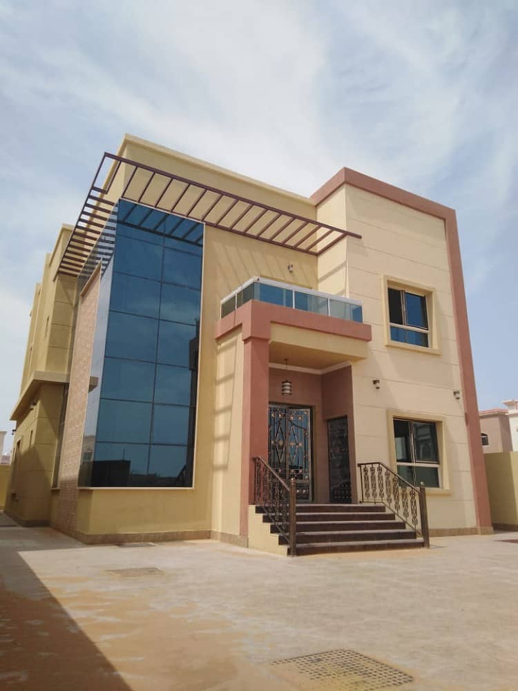 Villa has a super deluxe finishing close to all services with the possibility of bank financing