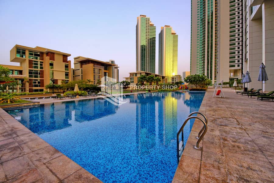 2 abu-dhabi-al-reem-island-marina-square-al-maha-tower-swimming-pool-2. JPG