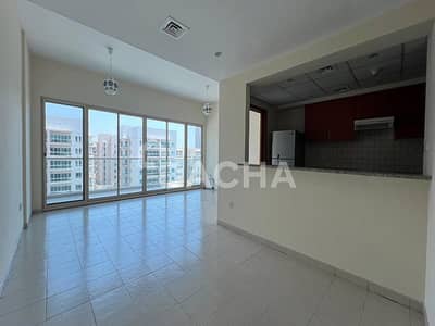 2 Bedroom Flat for Rent in The Greens, Dubai - Pool view | Study room | Available now