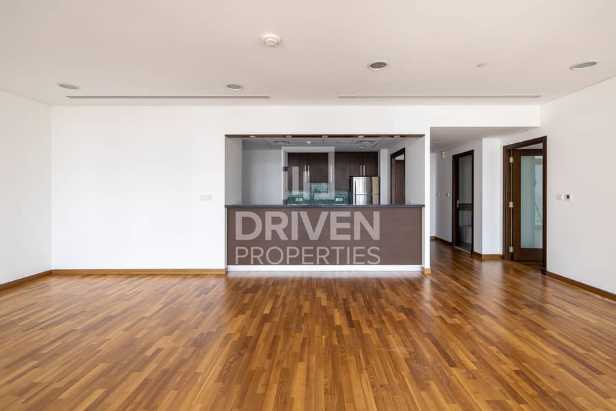 Mid Floor Simplex | Vacant with DIFC View