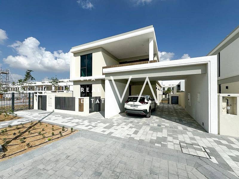 Corner Villa | Upgraded | Single Row | Luxurious 4BR+M