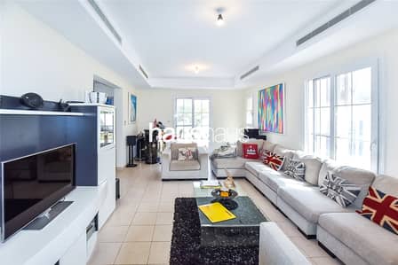Alma | Opposite park and pool | Immaculate villa Alma | Opposite park and pool | Immaculate villa