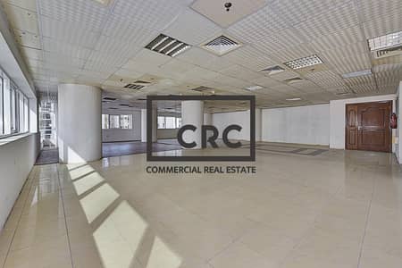 Office for Rent in Al Majaz, Sharjah - Fitted Office | Chiller Free | Side Seaview