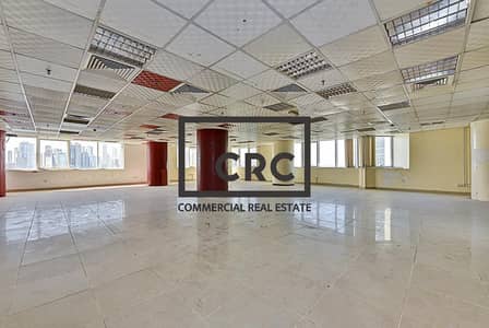 Office for Rent in Al Majaz, Sharjah - 180º Seaview Office | Chiller Free | Open Space