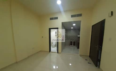 For annual rent in Ajman  Show of the week exclusively  A studio with a separate kitchen is available in Al Rawda 3