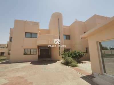 8 Bedroom Villa for Rent in Jumeirah, Dubai - Near Beach | Huge Spaces | Near the mall | Well maintained