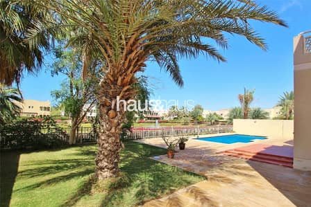 5 Bedroom Villa for Rent in The Meadows, Dubai - Amazing Lake View | 5 Bedrooms | Private Pool 5 Bedroom Villa for Rent in The Meadows, Dubai - Amazing Lake View | 5 Bedrooms | Private Pool