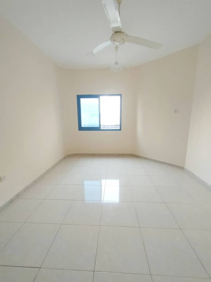 شقة في أبو شغارة 2 غرف 22999 درهم - 7945019