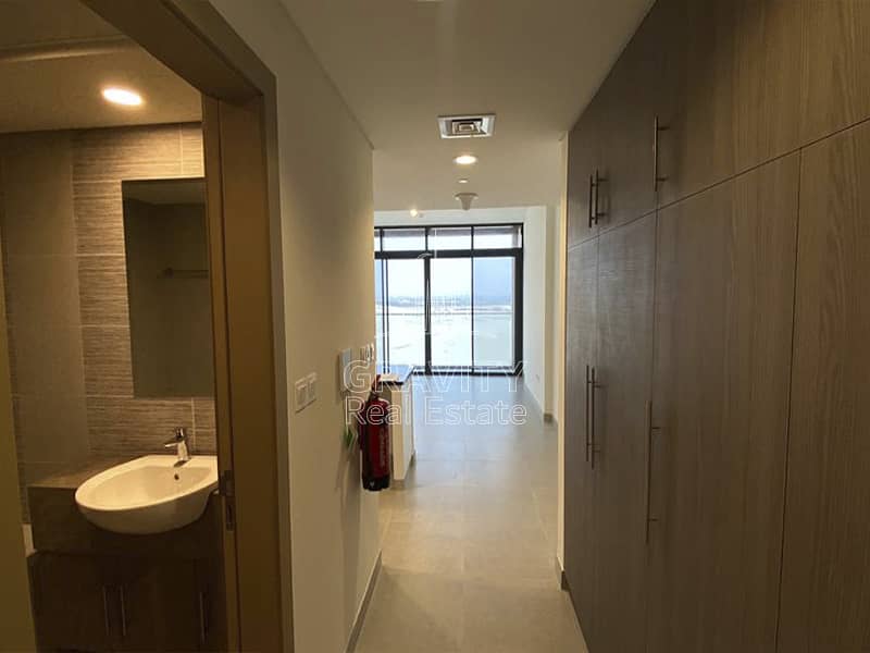 9 soho-square-saadiyat-ward-robe-with-bath-room-on-the-side-and-the-balcony-in-the-bottom-of-the-property. jpg