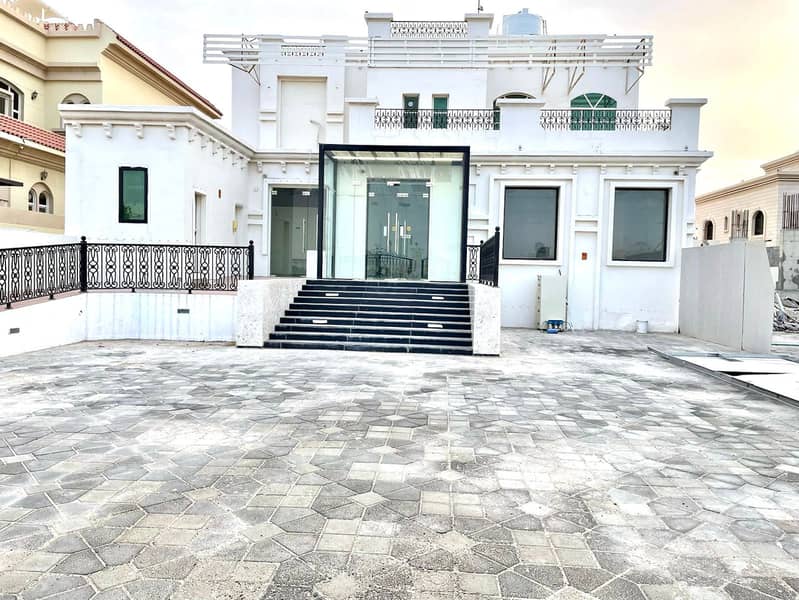 Fabulous  Commercial Villa, 7 Bedrooms, 7 Bathrooms in East Baniyas