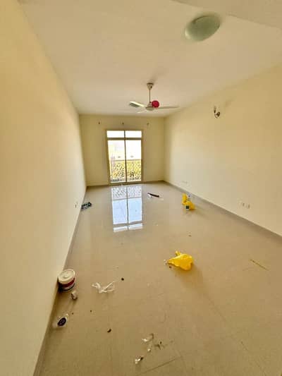 Two rooms and a living room, excellent finishing, a large area with a storeroom, 3 bathrooms, a balcony and wall cabinets. The price is 49 thousand di
